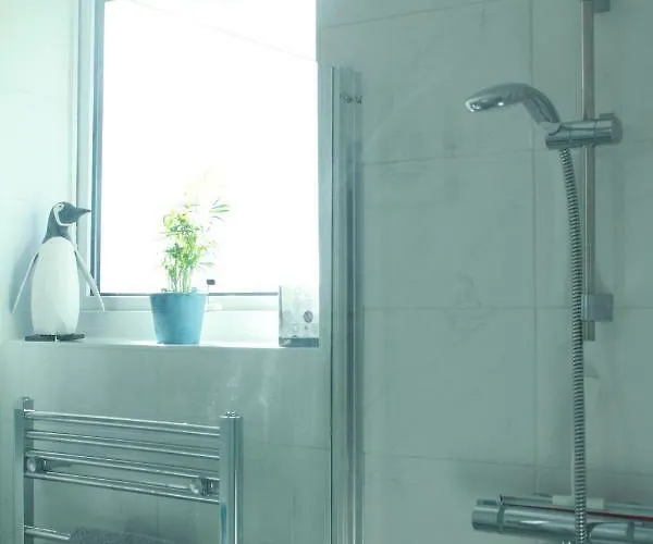 Chacao Apartman Bristol